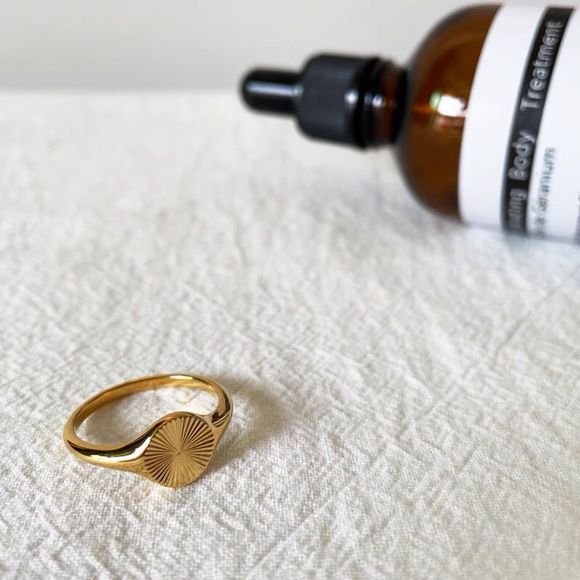 18K Gold Plated Soleil Sunburst Signet Ring - Picture 4 of 8